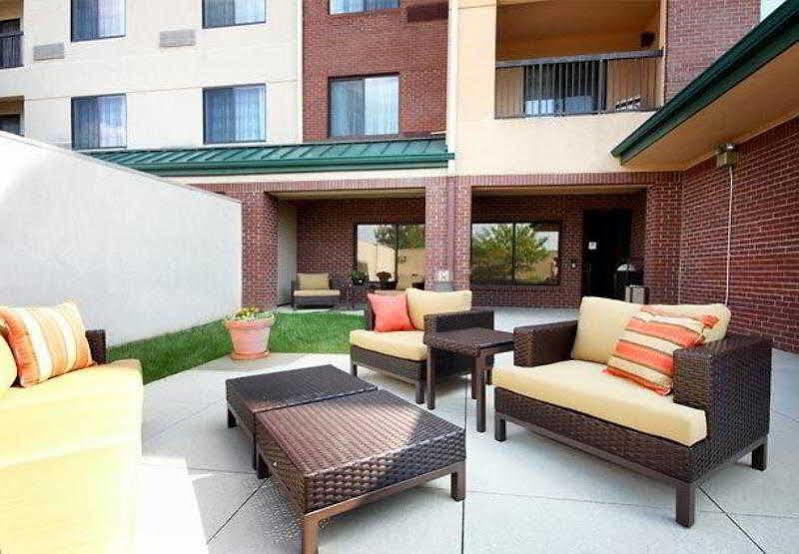 Courtyard Chicago Bloomingdale Hotel Exterior photo